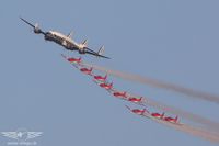 Die Super Constellation führt das PC-7 Team an Die Super Constellation führt das PC-7 Team an