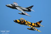 Die beiden Hunter HB-RVR und HB-RVV in gemeinsamer Formation Die beiden Hunter HB-RVR und HB-RVV in gemeinsamer Formation