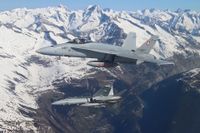 Die beiden Luftpolizei Hornets über der Region Naters (VS) Die beiden Luftpolizei Hornets über der Region Naters (VS)