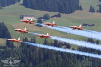 Die Patrouille Suisse begeisterte die zahlreichen Zuschauer im Obersimmental Die Patrouille Suisse begeisterte die zahlreichen Zuschauer im Obersimmental
